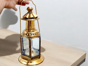 Petite lanterne de style vintage, idéale pour offrir en cadeau, pour les fêtes de pendaison de crémaillère, les hôtels, les restaurants et l'utilisation quotidienne en cuisine, en provenance d'Inde - Product Image 2