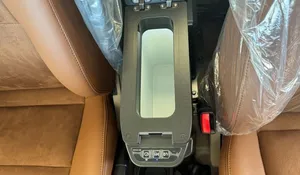 Meilleure Offre LandCruisers LC79 Simple Cabine LX 4.0L Diesel AT 2025 Parfait État Propre Excellent État Prêt à l'Exportation - Product Image 6