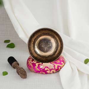 Bol chantant en bronze fait main de haute qualité pour la thérapie mentale, mantra du bouddhisme tibétain original, fabricant de bols chantants - Product Image 3