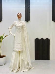 Salwar Kameez pakistanais court de haute qualité 100% soie avec dupatta à motifs en dentelle et palazzo pour les fêtes et les mariages - Product Image 5