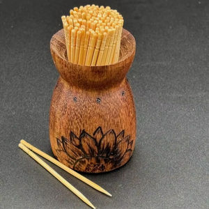 Boîte à cure-dents en bois personnalisable, distributeur de cure-dents de table en bois naturel pour cadeaux promotionnels - Product Image 1