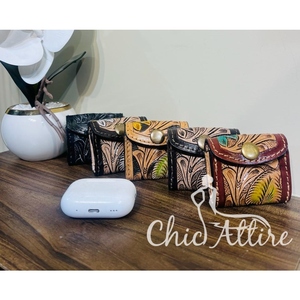 Haute qualité véritable fait à la main en cuir gravé élégant Air Pod couvre étuis de voyage personnalisés de protection accessoires de téléphone utilisés quotidiennement - Product Image 1