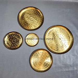 Plateau de service vert ovale élégant avec design à carreaux classique et garniture dorée, parfait pour exposer des collations et améliorer la décoration - Product Image 6