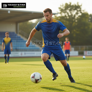 Ensemble de maillot de football personnalisé, uniforme de football léger, respirant, à séchage rapide, vêtements d'équipe personnalisés pour hommes pour l'entraînement et les matchs - Product Image 6