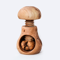 Casse-noix artisanal en bois d'olivier ArtisRaw, écologique et durable, en stock, origine TN, commande en gros disponible