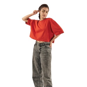 เสื้อยืดครอปสำหรับผู้หญิงเสื้อยืดคอกลมเข้ารูปผ้าคอตตอนสีแดงดีไซน์ใหม่สำหรับฤดูร้อนป้ายโลโก้ขนาดพิเศษออกแบบได้ตามที่ต้องการ - Product Image 2