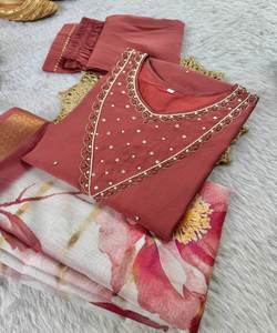 FANTAISIE ROMAINE EN SOIE ET DENTELLE DE TRAVAIL HAUT BAS AVEC DUPATTA FESTIVE WEAR PRIX DE GROS VÊTEMENT ETHNIQUE PÊCHE - Product Image 4