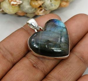 Pendentif en pierre précieuse Labradorite en forme de coeur naturel en argent sterling rhodié et plaqué or Flashy et élégant! - Product Image 1
