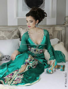 Caftán de tela ligera relajante para mujeres musulmanas en Oriente Medio, lo mejor para uso diario - Product Image 1