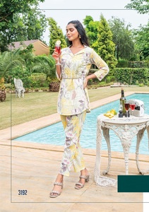 Ensemble de coordinations en coton de qualité supérieure avec impression numérique et vêtements indiens et pakistanais de travail manuel à vendre en ligne - Product Image 2