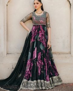 Belle robe de soirée et Dupatta avec fil avec séquence avec bordure en dentelle - Product Image 5