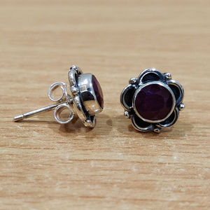 Pendientes de Oro Rosa con Incrustaciones de Diamantes y Ágata Rubí de 2.5 Gramos, Engaste de Flor, Chapado en Oro Blanco y Amarillo, Tipo de Joyería - Product Image 1