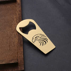 Abrebotellas de latón hecho a mano clásico moderno-Ecológico y duradero para regalo y uso en bares - Product Image 1