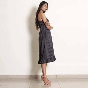 Sangle Satin Sexy Vintage maxi conception robe femmes dos nu à bretelles fête genou longueur robes 2025 coton et lin couleur unie - Product Image 3