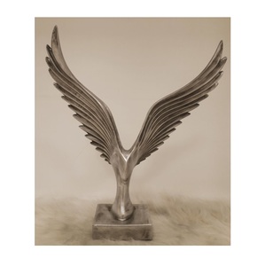 Escultura Moderna de Aluminio Fundido con una Forma Artística Refinada Desarrollada para un Estilo Interior y Decoración de Primera Calidad - Product Image 5