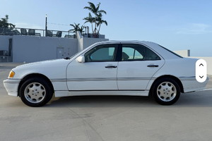 Mercedes-Benz C230 Kompressor berline d'occasion abordable de 1999, sans réserve, 1 propriétaire, 4 cylindres suralimentés - Product Image 5