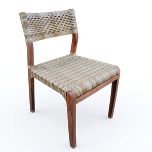 Chaise de salle à manger tressée synthétique avec structure en bois massif, rotin beige, pour extérieur, patio, jardin, sans accoudoirs, design artistique, décoration - Product Image 1