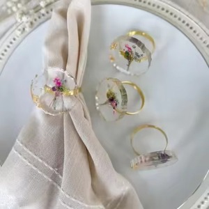 Anneaux de serviette en résine pour la décoration de la maison de luxe avec des motifs artisanaux charmants pour la mise en place de la table et les cadeaux - Product Image 3