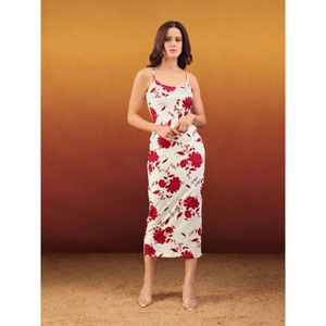 Vestido maxi de mezcla de algodón con estampado floral étnico de Purvaja para mujer. Sin mangas con cuello cuadrado, yugo fruncido y acampanado. - Product Image 3