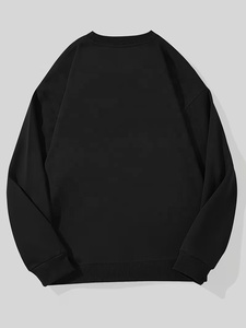 Sweat-shirt à col rond surdimensionné noir pour homme avec imprimé de chat dessiné à la main en blanc, pull décontracté coupe classique, style automne - Product Image 2