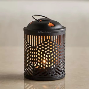 Portavelas de metal decorativo para bodas y eventos, diseñador marroquí, trabajo de corte de metal, linterna de color negro - Product Image 6