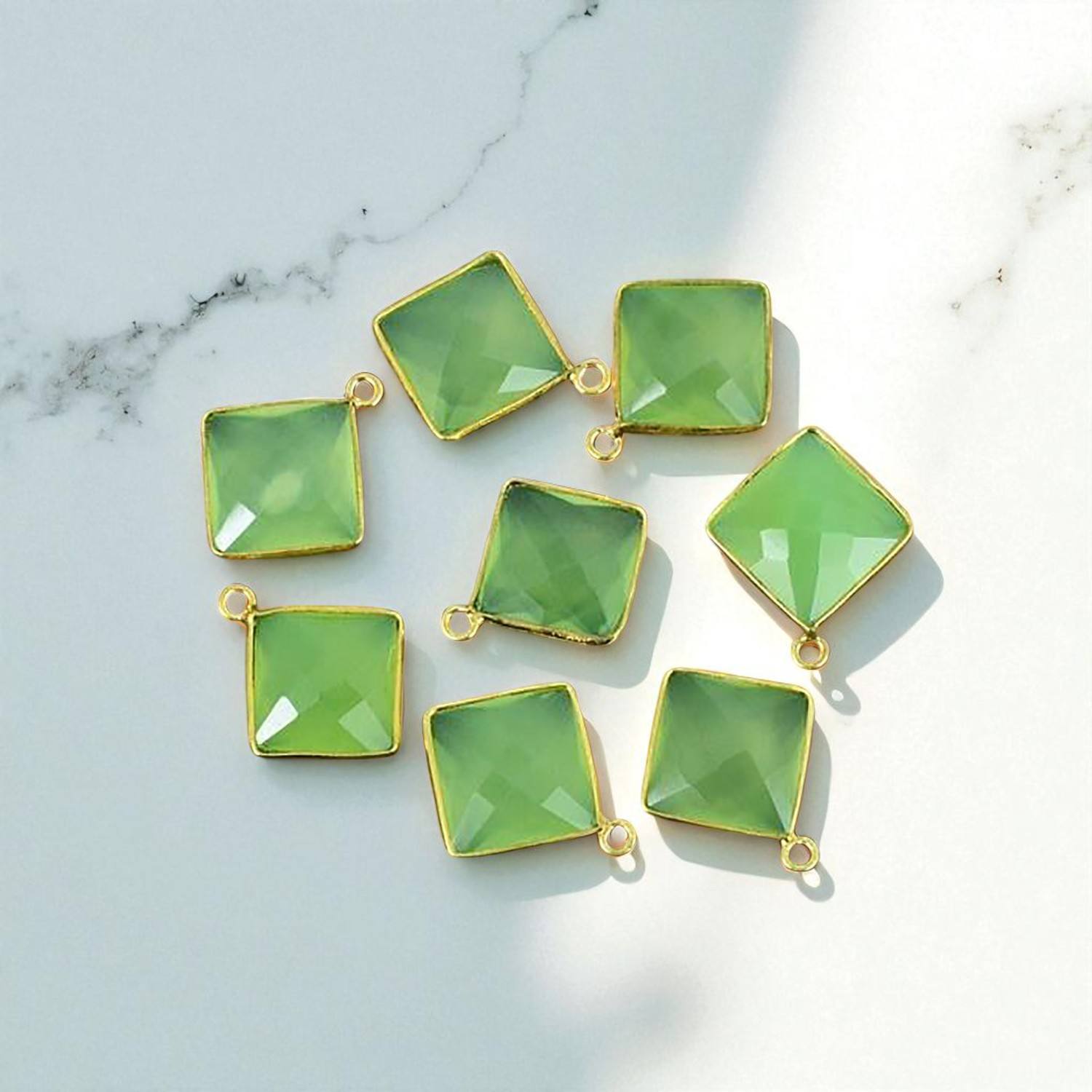 พลอยคาลซิโดนีสีเขียว