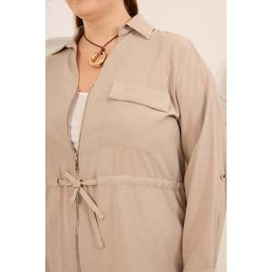 Veste pour femme grande taille avec manches plissées et taille à cordon, beige - Product Image 2