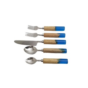 Ensemble de couverts en acier inoxydable plaqué or avec manche en résine de bois, durable, cinq pièces, meilleure qualité, design moderne, passe au lave-vaisselle - Product Image 4