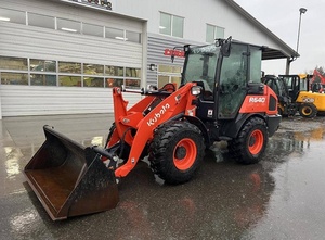 Kubota R640 Wheel Loader Compact Front Loader 47.9kW Diesel 4.2 Ton Operating <b>Weight</b> For Construction And Farming - Product Image 6