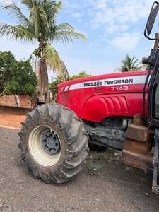 Tracteur agricole Massey Ferguson 7140 rouge 4x4 d'occasion, abordable et performant, 140 CV, moteur haute productivité, composant essentiel - Product Image 6