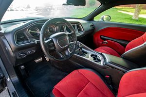 Dodge Challenger 392 Hemi Scat Pack Shaker USADO de 2018 - Product Image 2