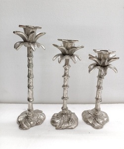 Portavelas de linterna de metal alto de plata antigua con decoración elegante para centro de mesa de Navidad o decoración del hogar - Product Image 3