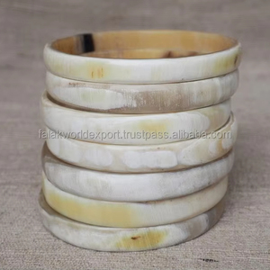 Nuevo Diseño, Brazalete Moderno de Cuerno de Buey Natural Hecho a Mano en Blanco y Negro con Laca Dorada de Falak World Export para Desfile de Moda - Product Image 6