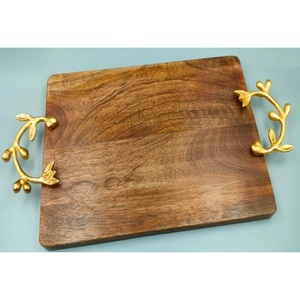 Plateau de service en bois d'acacia de qualité supérieure en gros avec poignées en aluminium nickelé en forme de bois de cerf pour la maison, l'hôtel et les événements, prix le plus bas - Product Image 5