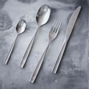 Vente en gros de couverts de luxe en acier inoxydable de conception simple, manche long, nouveau style fantaisie, plaqué or pour banquet de mariage - Product Image 1