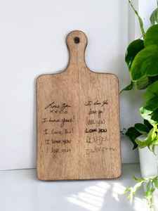 Planche à découper en bois de manguier avec poignée, cadeau de mariage personnalisé, plateau de service et de charcuterie pour la cuisine, planche à découper en bois - Product Image 3
