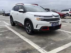 Citroën <span class=keywords><strong>C5</strong></span> <span class=keywords><strong>Aircross</strong></span> 1.6T Turbo SUV 6AT FWD 5 places avec <span class=keywords><strong>toit</strong></span> <span class=keywords><strong>ouvrant</strong></span>, édition luxe, modèle 2017 d'occasion - Product Image 4