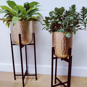 Macetas de metal dorado mate a precio de venta al por mayor maceta de interior y exterior con uso de soporte para decoración de hogar y hotel con soporte - Product Image 5