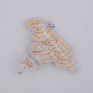 Este colgante de Hip Hop de oro blanco de 14 quilates cuenta con deslumbrantes diamantes de corte redondo de Labgrown, claridad VVS mejorada, precio inmejorable - Product Image 3