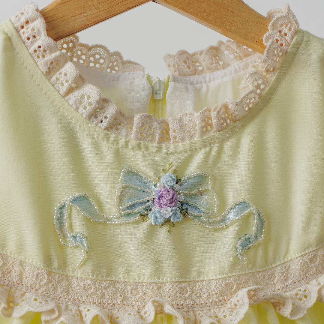 สีเหลือง