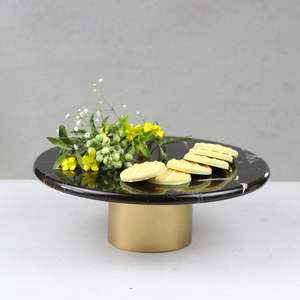 Support à gâteau en marbre blanc classique pour les repas traditionnels, ajoutant de la grâce et de l'élégance à la table de dessert - Product Image 6