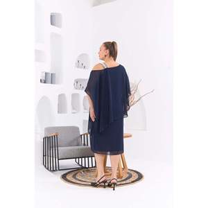 RMG Plus Size ชุดเดรสผ้าชีฟองสีน้ำเงินกรมท่าพร้อมลายพิมพ์หินที่ไหล่สำหรับผู้หญิง - ชุดเดรสแม็กซี่ฤดูร้อนสุดหรู - Product Image 5
