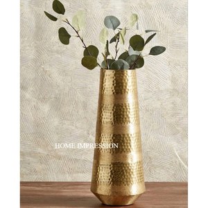 Ensemble de 2 vases décoratifs d'intérieur modernes faits à la main, écologiques, en aluminium métallisé poli blanc et or, pour mariage, à bas prix - Product Image 5
