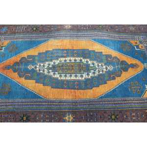 Alfombra Turca Vintage de 3.9x7.4 pies, Alfombra de Área, Alfombra Azul con Diseño de Patchwork - Product Image 4