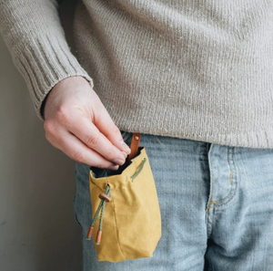 Portable Collapsible <b>Waterproof</b> Faux Leather <b>Drawstring</b> Pet Snack <b>Bag</b> Outdoor Dog Treat Pouch for Owners on the Go - Product Image 4