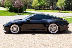 รถหรู 2025 911 Carrera Coupe เครื่องยนต์ 3.0 ลิตร เทอร์โบชาร์จ แฟลต-6 พร้อมแพ็คเกจพรีเมียมและสปอร์ตโครโน - Product Image 3