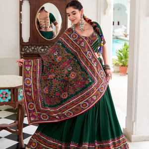 Hermoso estampado Gamthi de seda Cangiri Choli Tasar con diseño en relieve y Gotta Patti Lehenga Wedding Lehenga - Product Image 1