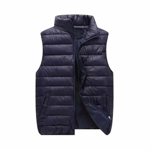 Elegante chaleco acolchado diseñado para mantenerte abrigado y con estilo, proporcionando una capa ligera de aislamiento perfecta para capas. - Product Image 3