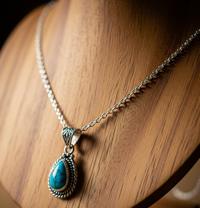 Chaîne délicate personnalisable en or 18 carats avec pendentif en forme de goutte, style bohème, en turquoise naturelle, cristal de guérison, tendance unisexe, certifié. - Product Image 4