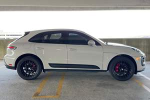 Macan S 2022, 375 ch, V6 biturbo, transmission intégrale, couleur craie, non modifié - Product Image 2